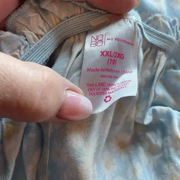 No Boundries Blue Daisy On/Off Shoulder SmockedWaist Short Sleeve Top Plus 2XL - Picture 4 of 7